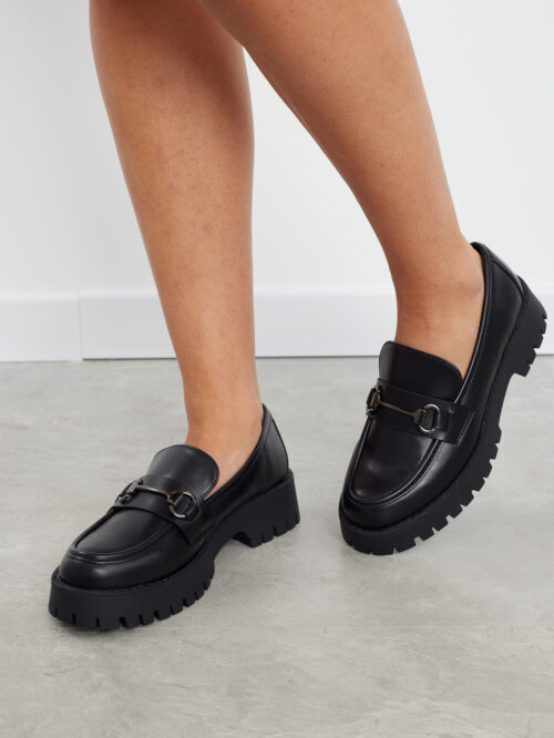 נעלי מוקסין לנשים בצבע שחור