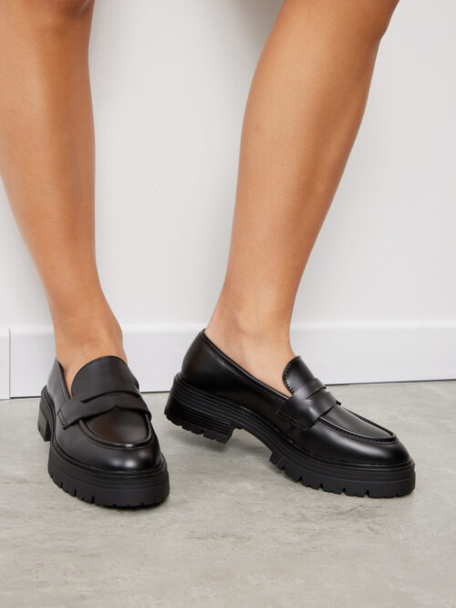 נעלי מוקסין שחורות