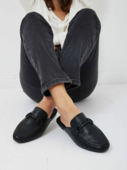 נעלי מיולס בצבע שחור