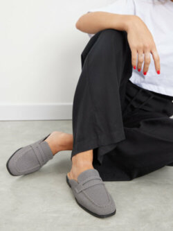 נעלי מיולס בצבע אפור לנשים