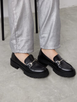 נעלי מוקסין עם סוליית טרקטור שחורות