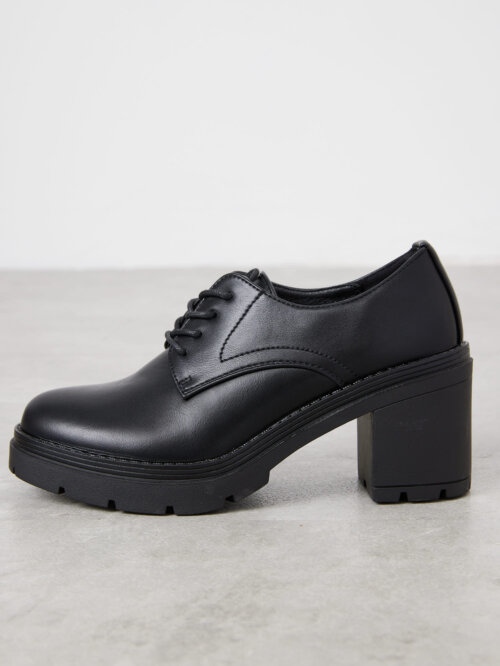 נעלי אוקספורד עם עקב בצבע שחור